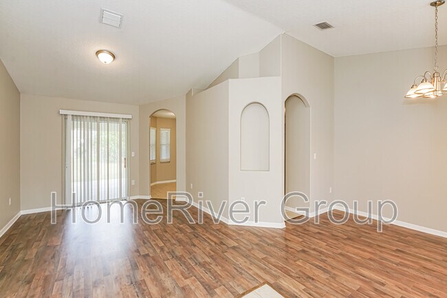 Building Photo - 20 Bressler Ln