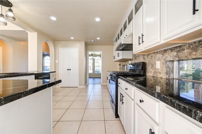 Foto del edificio - 14715 Mission Hills Dr