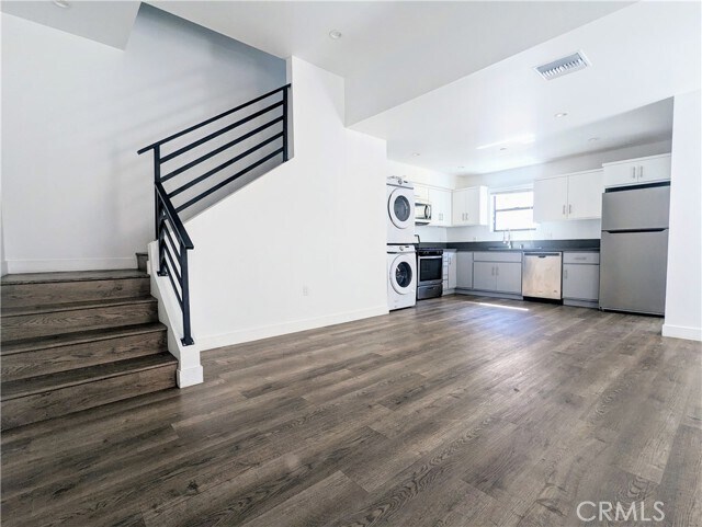Building Photo - 25200 Frampton Ave