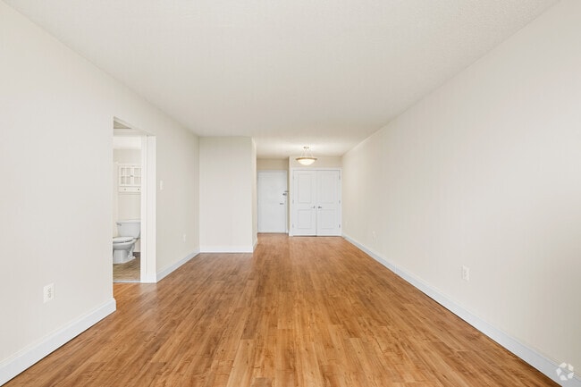 A7 - 1BR, 1BA - 750SF - Living Room, Dining Room - Ellicott House