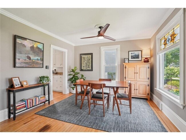 Building Photo - 209 8th Ave N