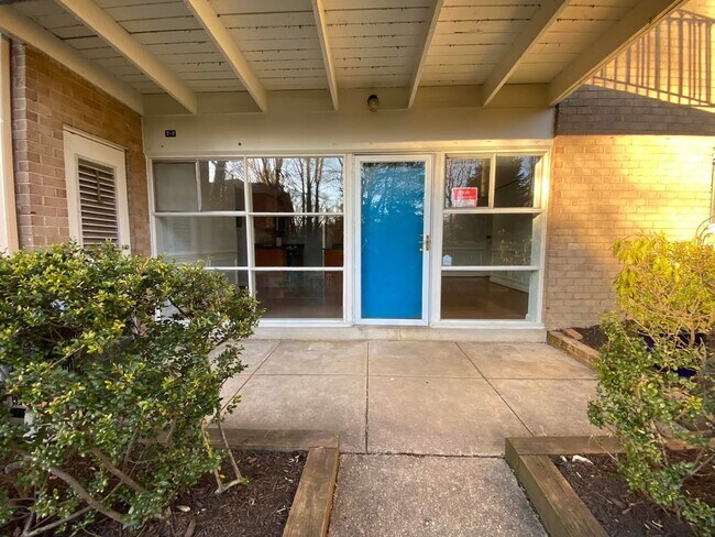 Foto del edificio - 4923 Americana Dr