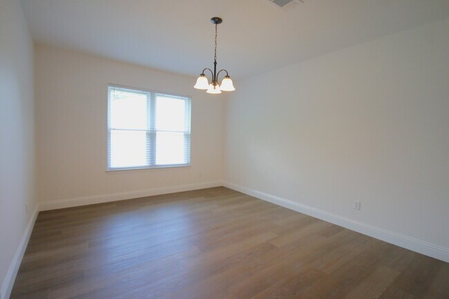 Foto del edificio - Completely Renovated 3BR Brick Home in Northpointe with Brand-New Kitchen, Luxury Vinyl Plank Flo...