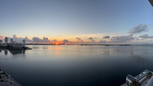 Foto del edificio - 1331 Brickell Bay Dr