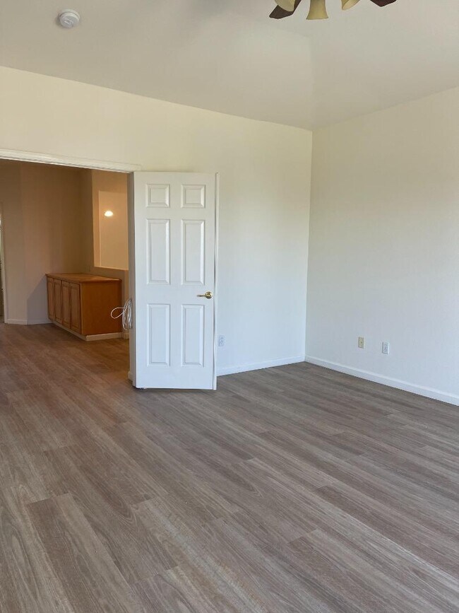 Building Photo - 1065 Rockport Ave