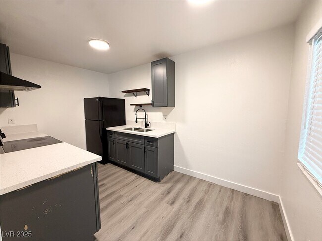 Foto del edificio - 2030 Sunrise Ave