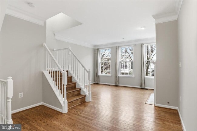 Building Photo - 5053 Kilburn St