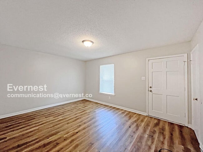 Building Photo - 922 Woodburne Pl