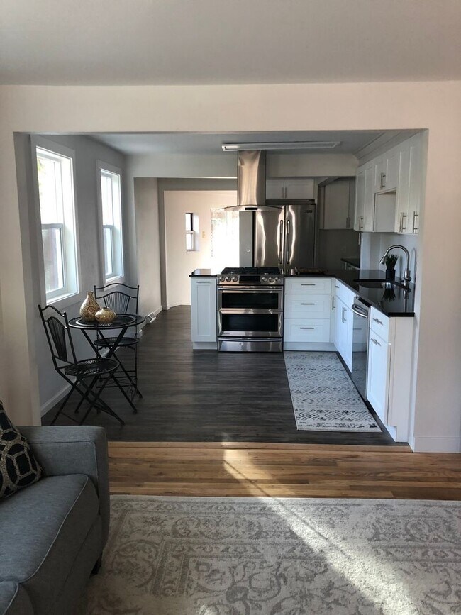 Foto del edificio - 5205 Dover St