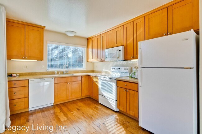 Building Photo - 3 br, 3 bath House - 2040 Middlefield Road #2
