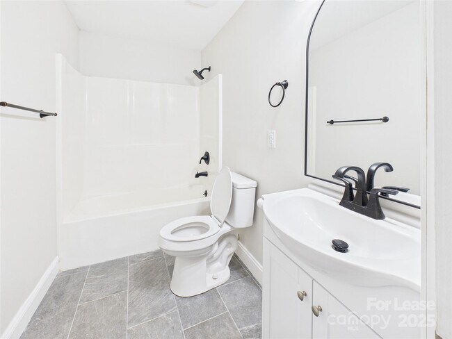 Building Photo - 1031 Deas St