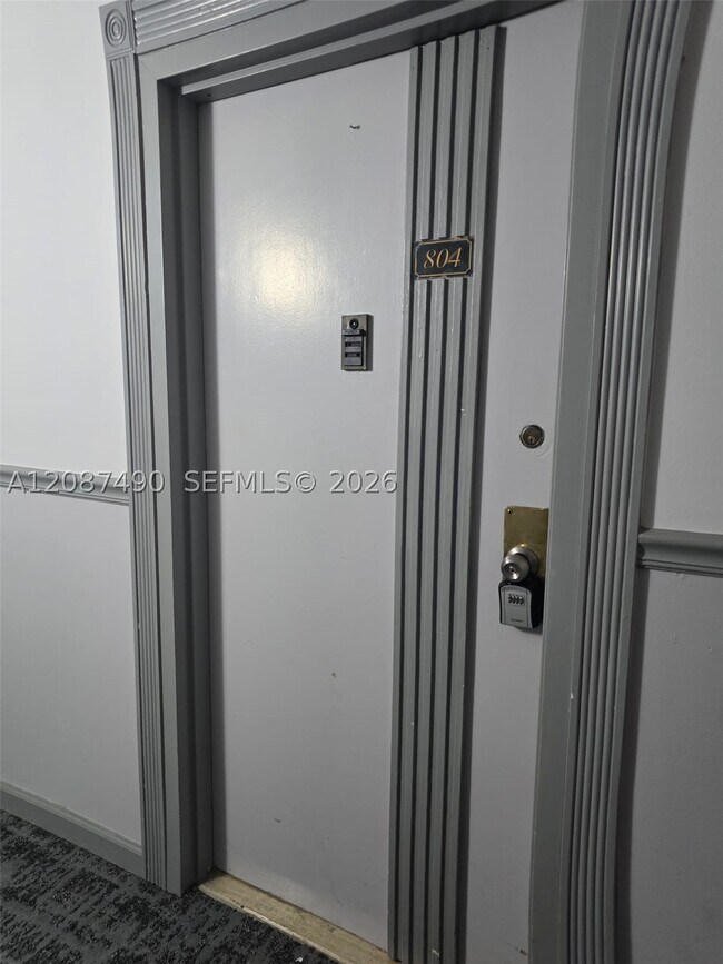 Building Photo - 16919 N Bay Rd