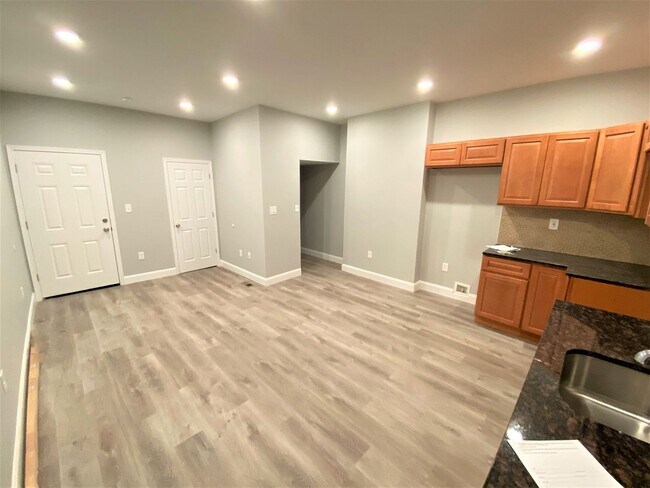 Foto del edificio - 439 E Washington Lane