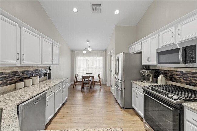 Foto del edificio - 6620 Colonial Lake Dr