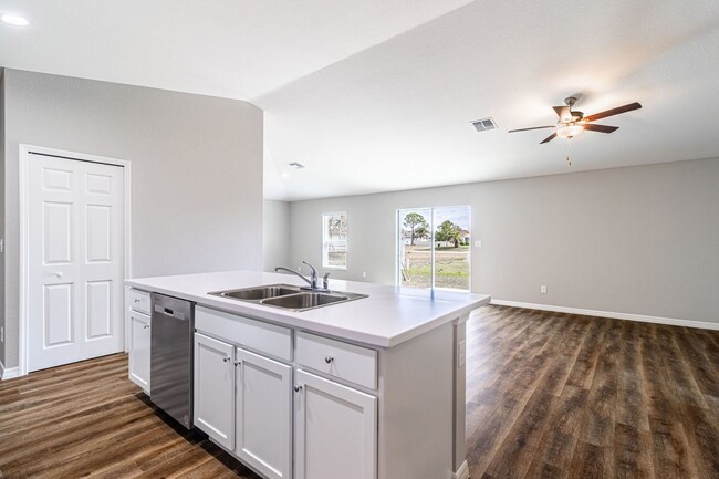 Building Photo - $500 OFF 1st Month's Rent! BRAND NEW 4/2 H...