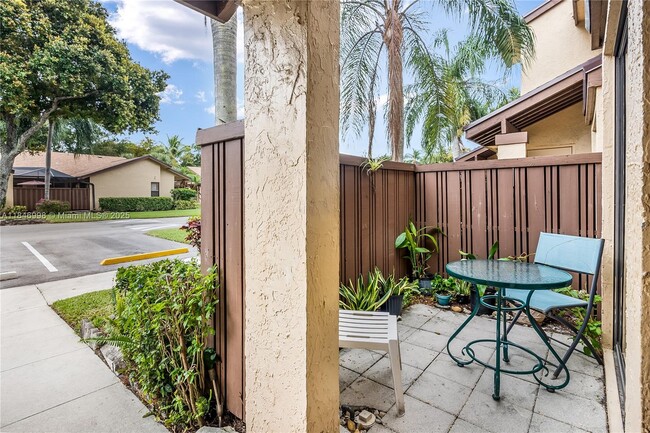 Building Photo - 3952 Cocoplum Cir