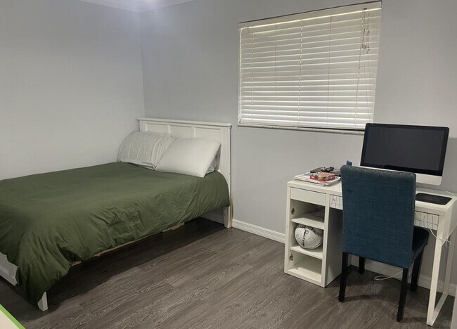 Foto del edificio - 15684 86th Way N