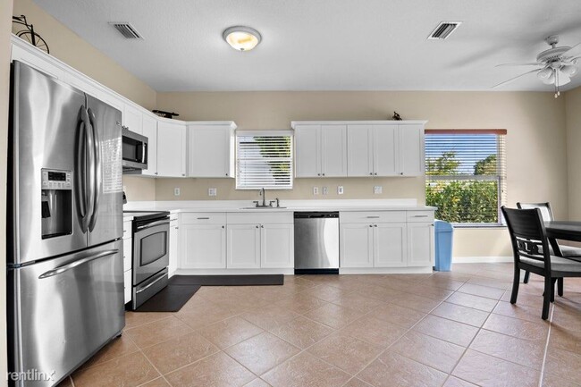 Building Photo - 3 br, 2 bath House - 731 S J St
