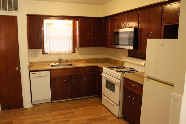 Building Photo - 2713 St Edwards Cir