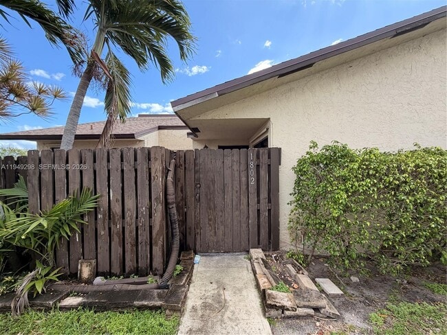 Foto del edificio - 1802 Waterview Cir