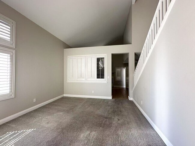Foto del edificio - Beautiful Two-Story Home in Desirable West...