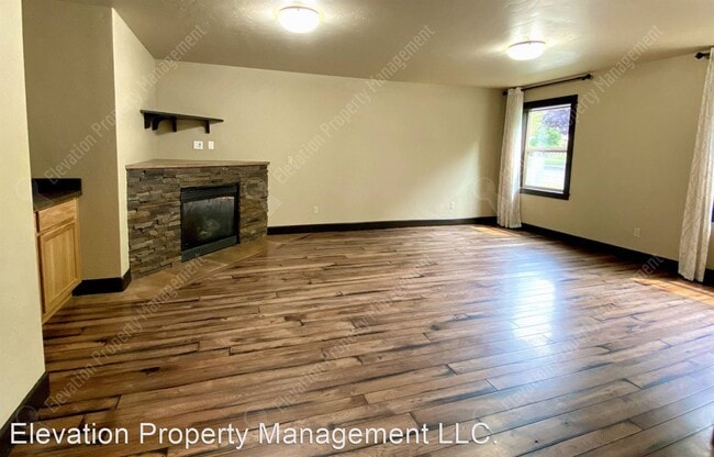 Building Photo - 3 br, 2.5 bath House - 2840 NE Rainier Drive
