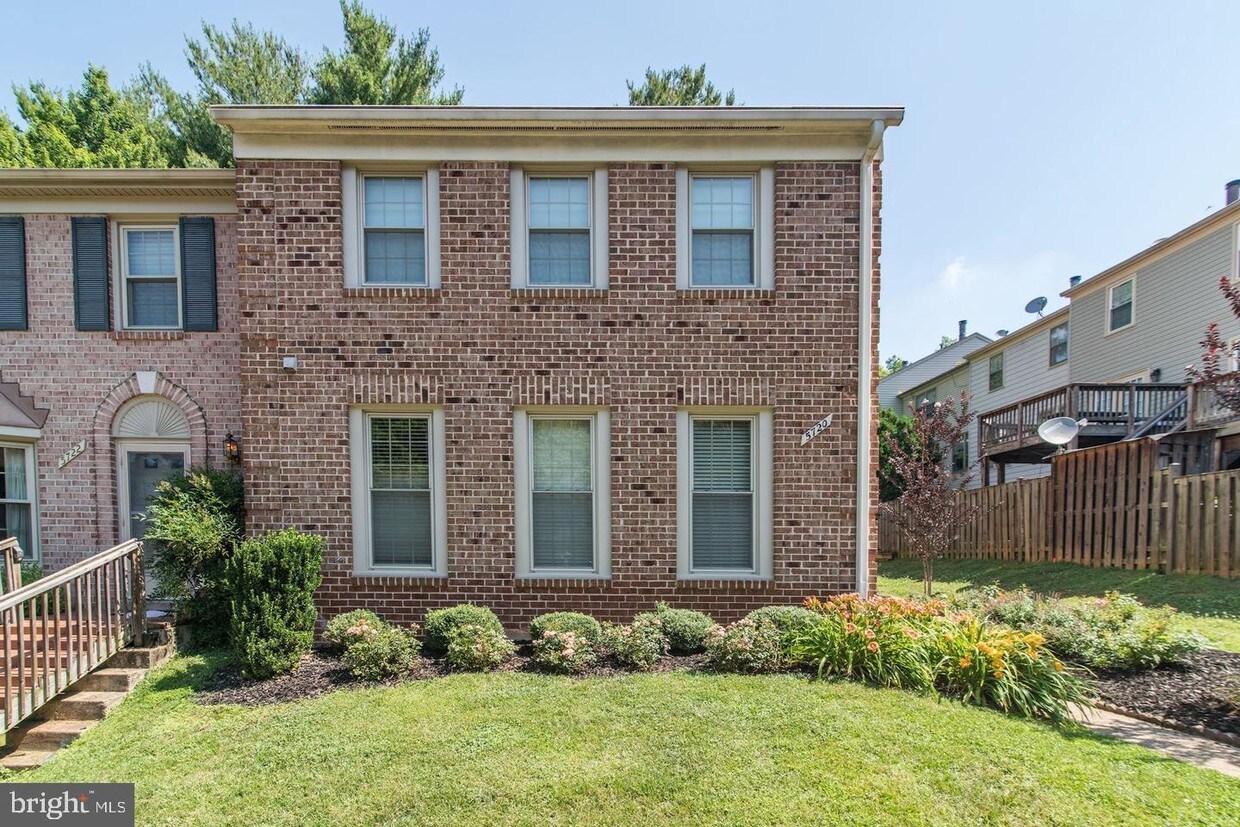 5720 Crownleigh Ct, Burke, VA 22015 Townhome Rentals in Burke VA