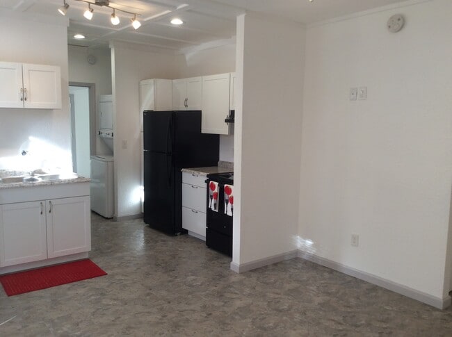 Building Photo - 917 Phillips St