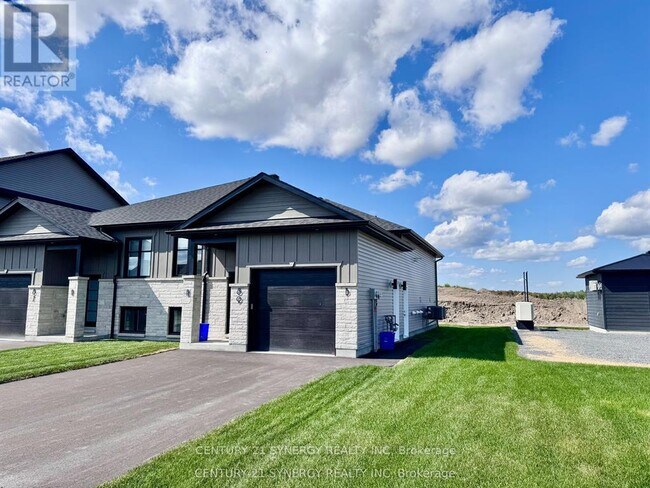 Building Photo - 89 Helen St