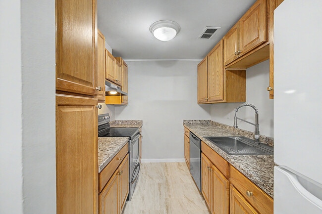 Building Photo - 393 Laurel Ave