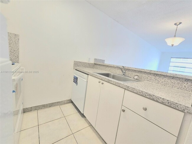 Foto del edificio - 1225 NE 124th St