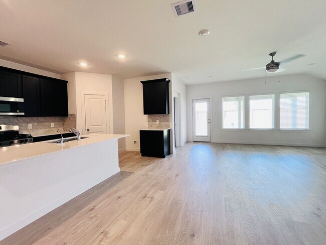 Building Photo - 30634 Windermere