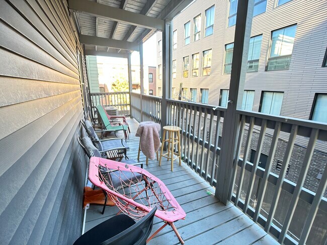 Building Photo - 45 Cherokee St