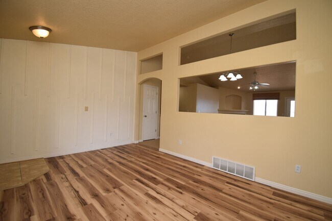 Foto del edificio - Charming Lakeview 3 Bed Home Near Schools & Churches!!