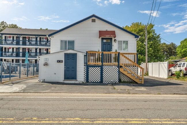 Building Photo - 174 E Grand Ave