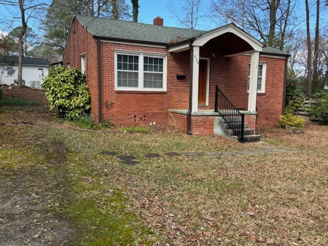 Primary Photo - Carve Out A Great Life in the Heart of Cary!