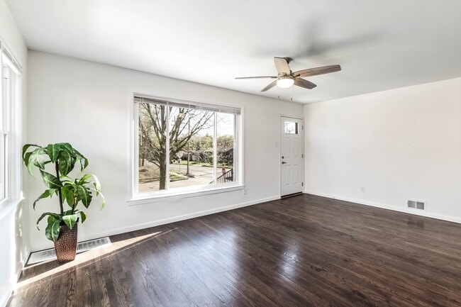 Building Photo - U. City - Beautiful Rehabbed home for rent