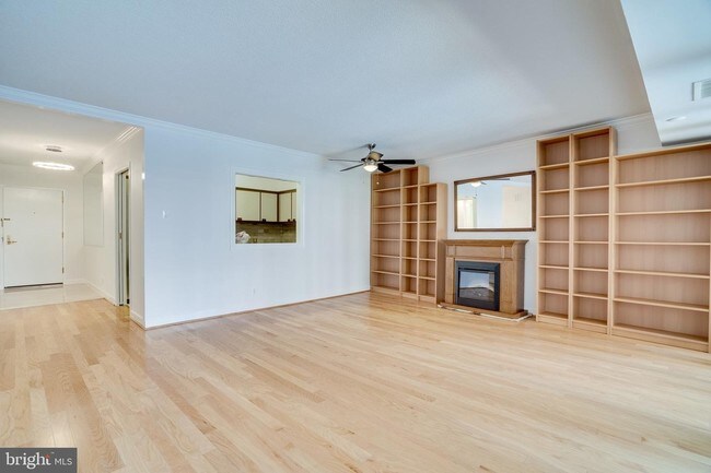 Living room - 1200 Crystal Dr