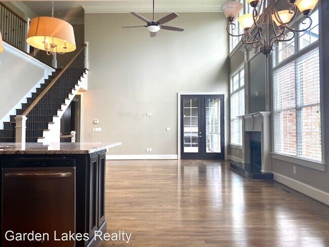 Building Photo - 5 br, 4.5 bath House - 23 Pear Street