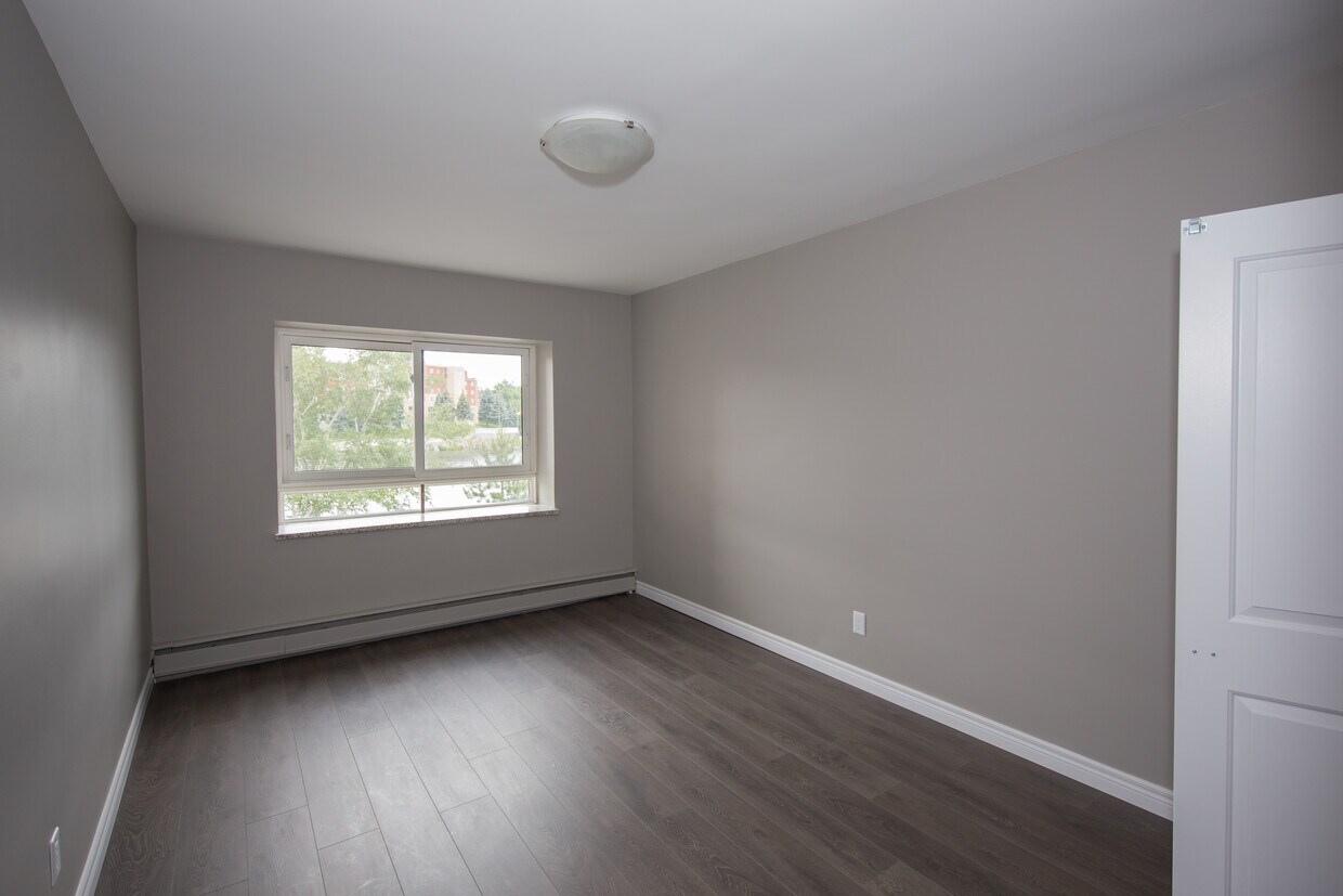 Photo du bâtiment - Lakeshore Apartments