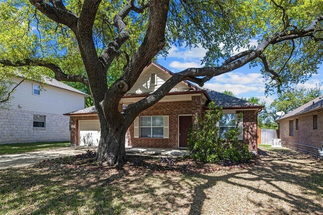 Foto del edificio - 3816 Harvey Penick Dr