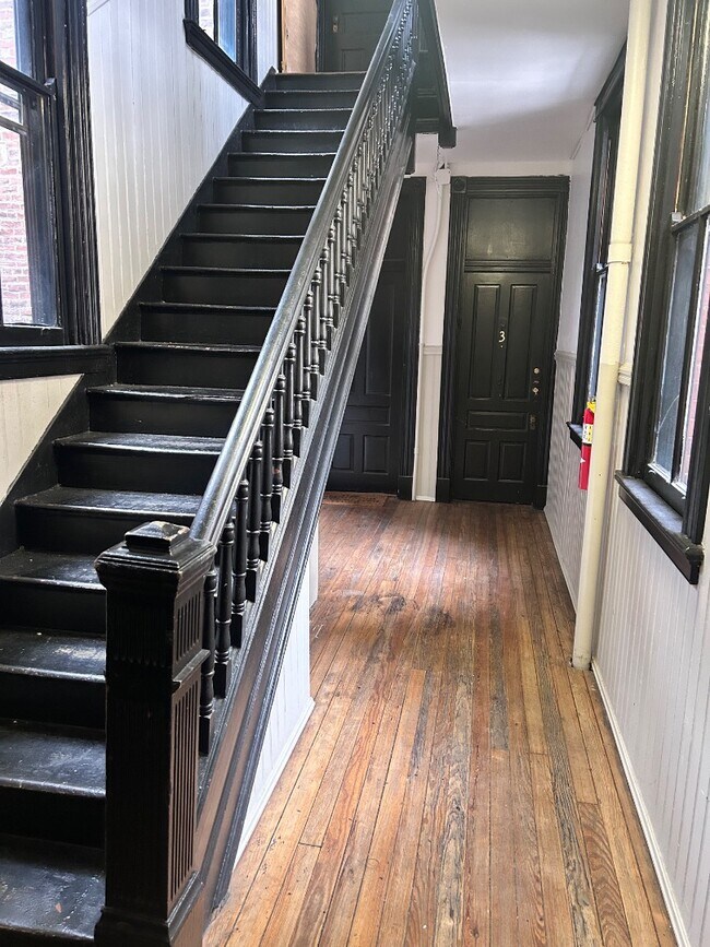 Building Photo - 24 W Court - Unit 3