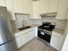 Building Photo - 266 S Mansfield Ave