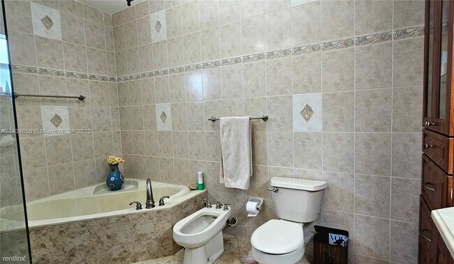 Building Photo - 4 br, 3.5 bath House - 9148 NW 174th St
