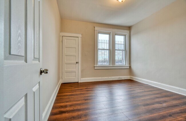 Building Photo - 411 Edgewood St