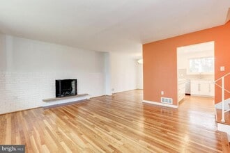 Building Photo - 9718 Holmhurst Rd
