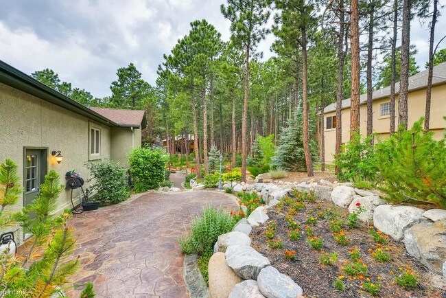 Building Photo - 17390 Lamplight Dr