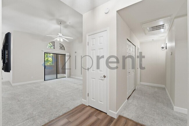 Building Photo - Unit 212