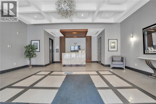 Photo du bâtiment - 150 Main St W