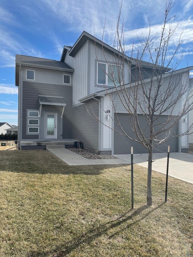 Building Photo - 715 Napoli Ave